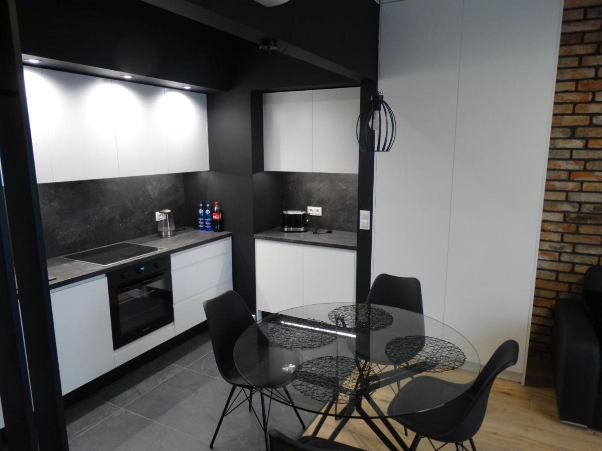 Black&White Apartment Bis - Male Garbary 8 포즈난 외부 사진